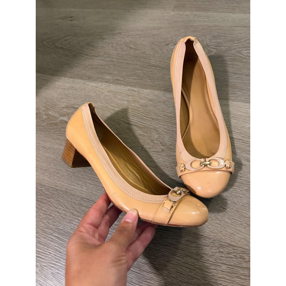 Coach Nude Patent Leather Block Heel Pumps Logo Buckle Beige Womens 7.5 B